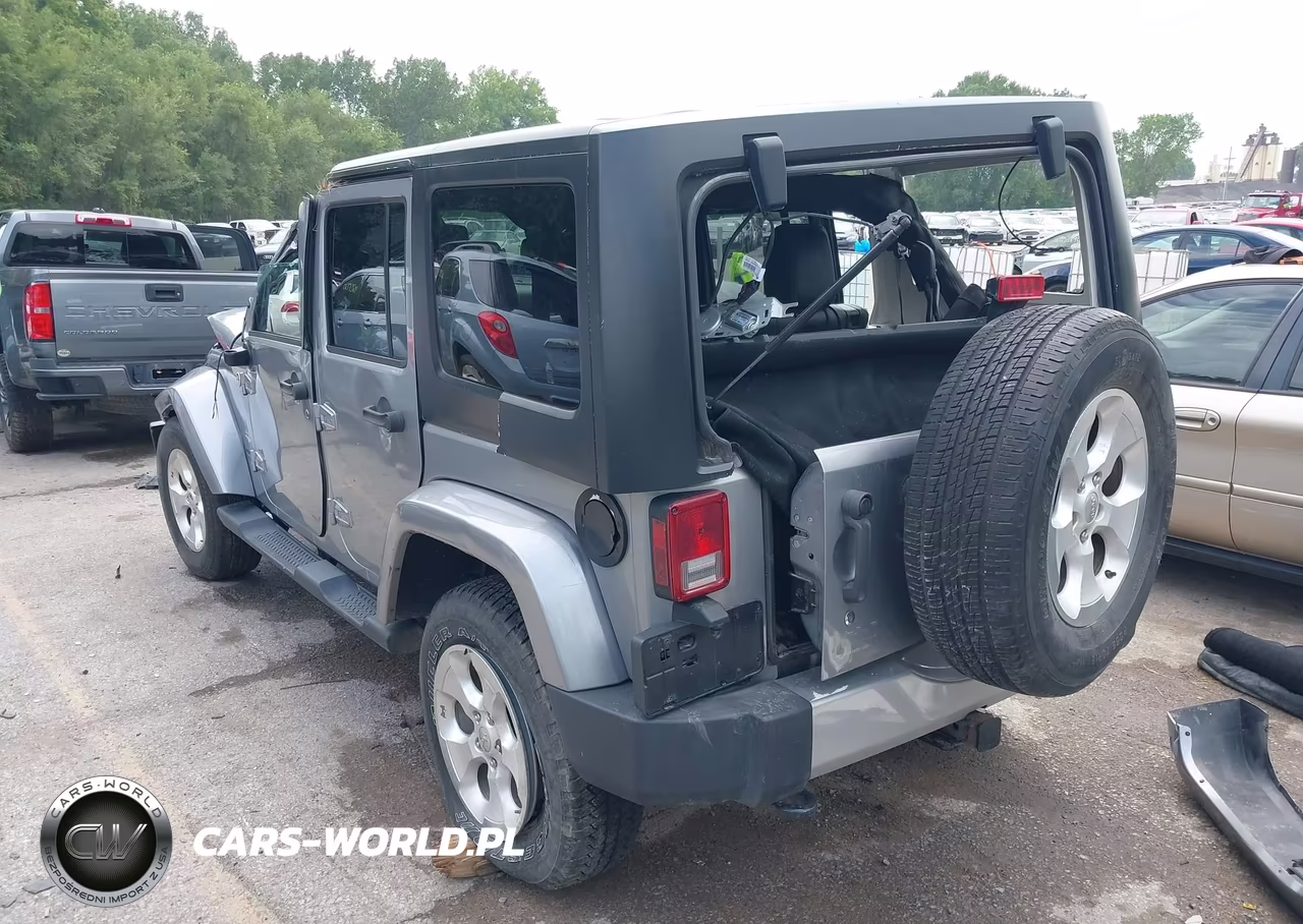 2013 Jeep Wrangler Unlimited Sahara VIN:1C4HJWEG6DL548811 - 3
