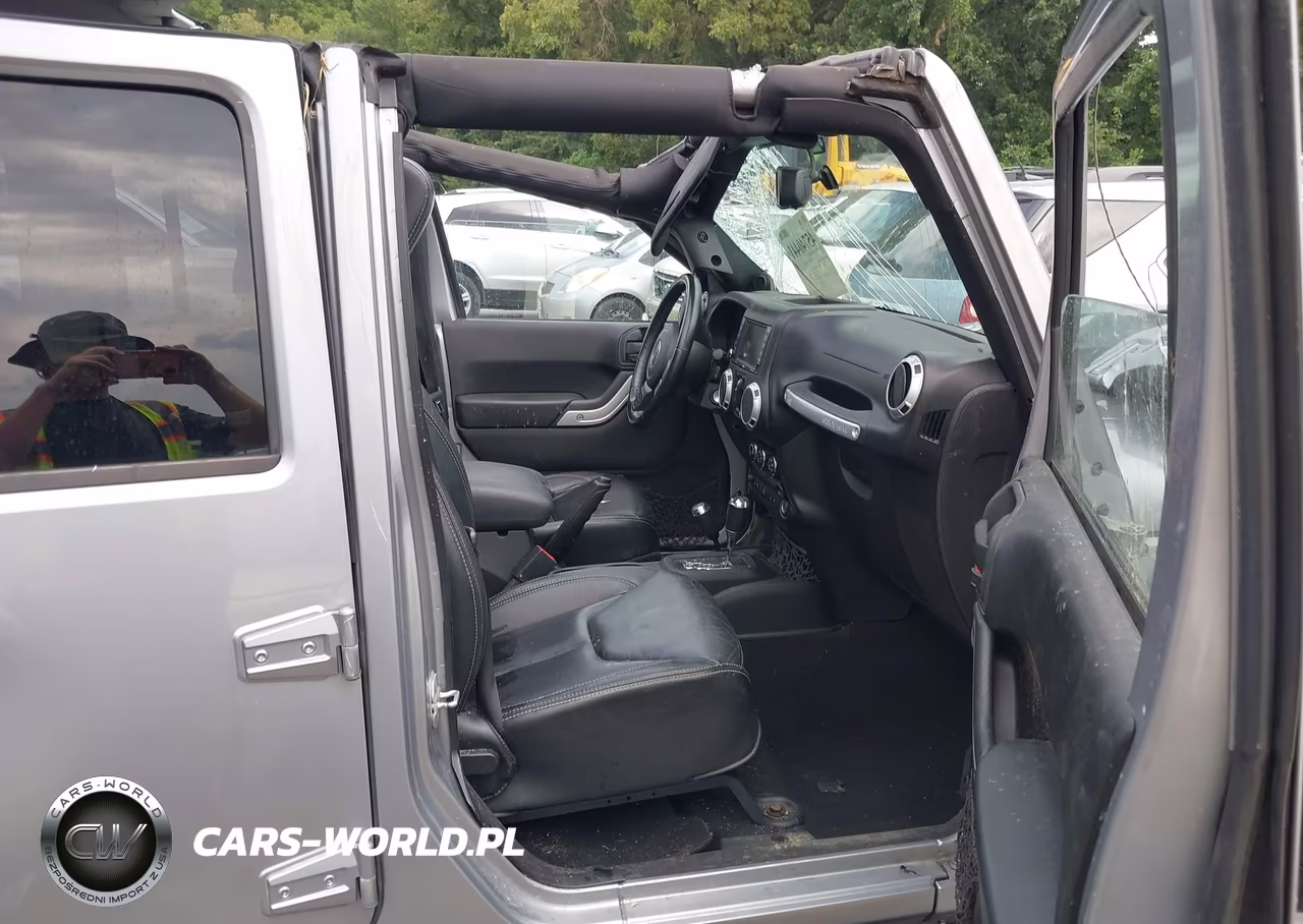 2013 Jeep Wrangler Unlimited Sahara VIN:1C4HJWEG6DL548811 - 5