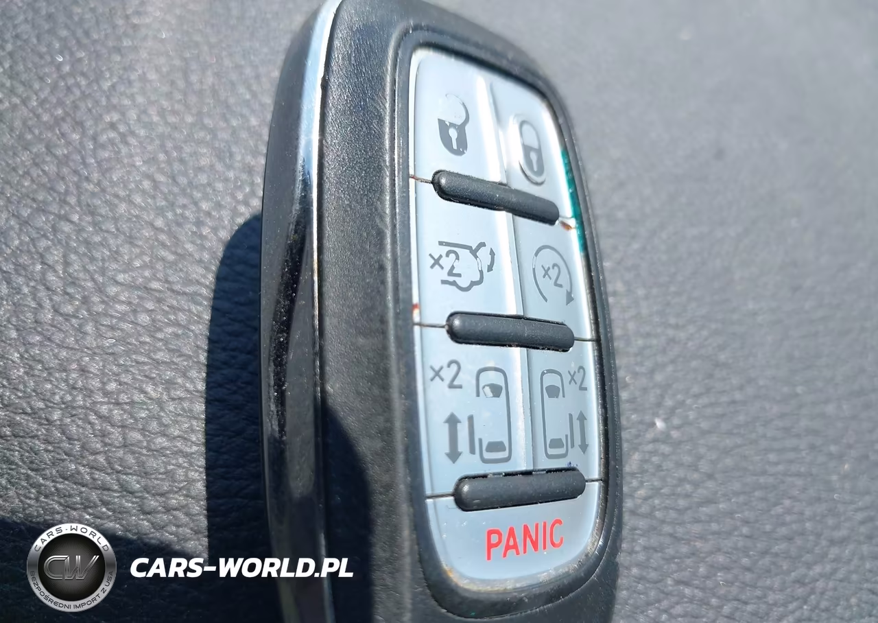 2021 Chrysler Pacifica Touring L VIN:2C4RC1BG7MR528080 - 11