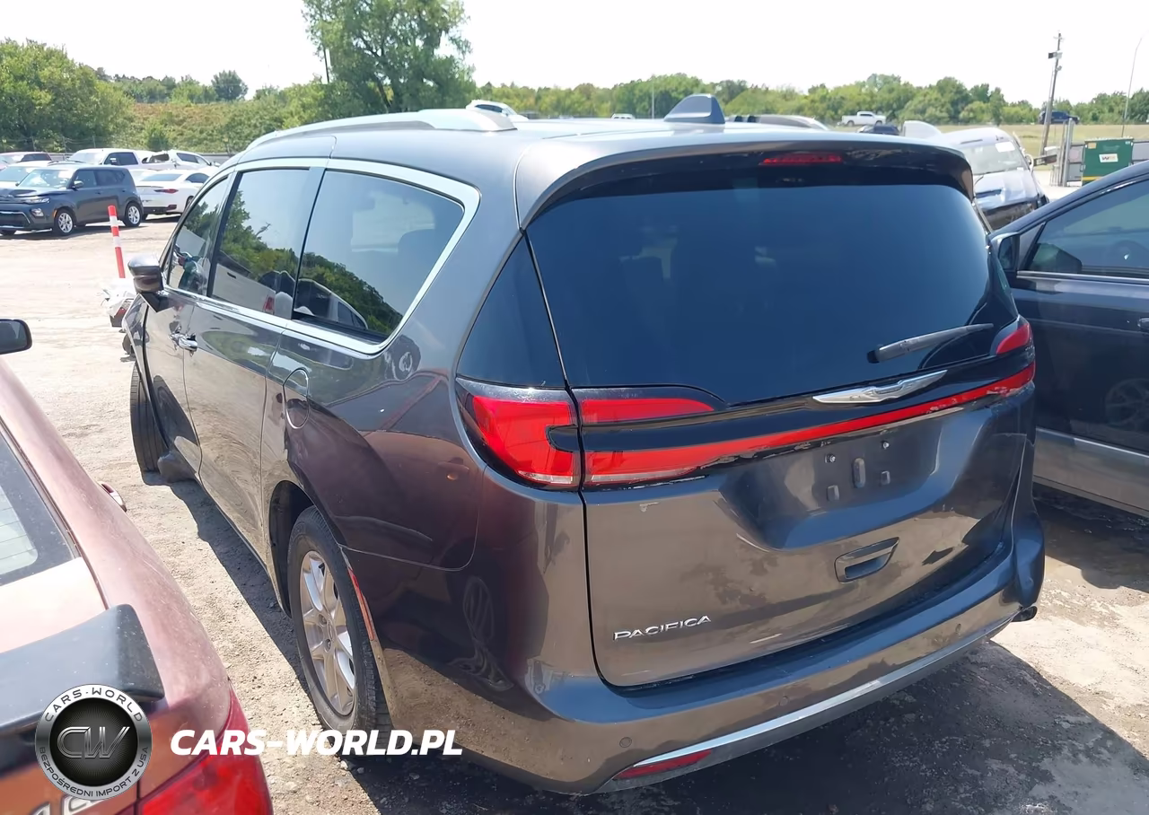 2021 Chrysler Pacifica Touring L VIN:2C4RC1BG7MR528080 - 3