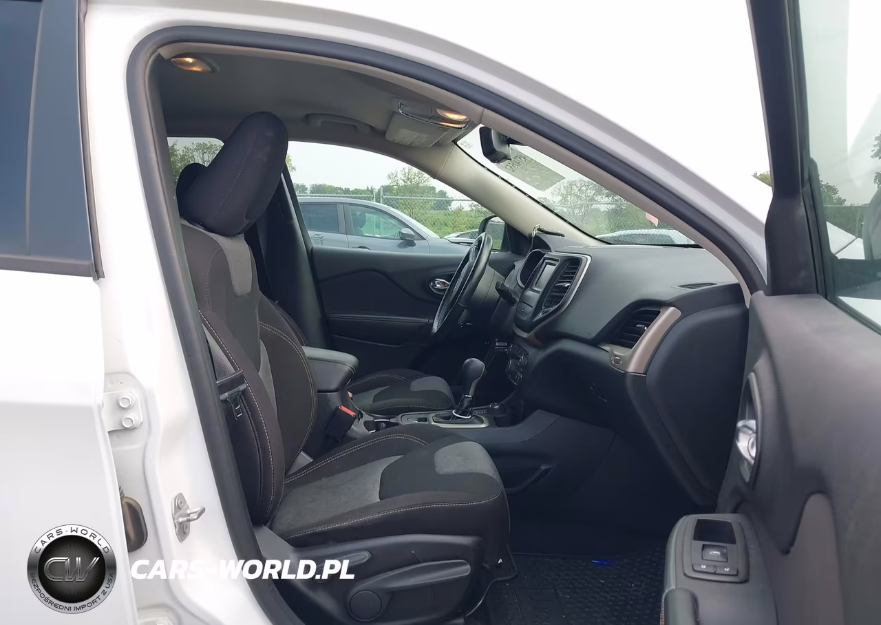 2016 Jeep Cherokee Sport VIN:1C4PJMAB5GW240414 - 5