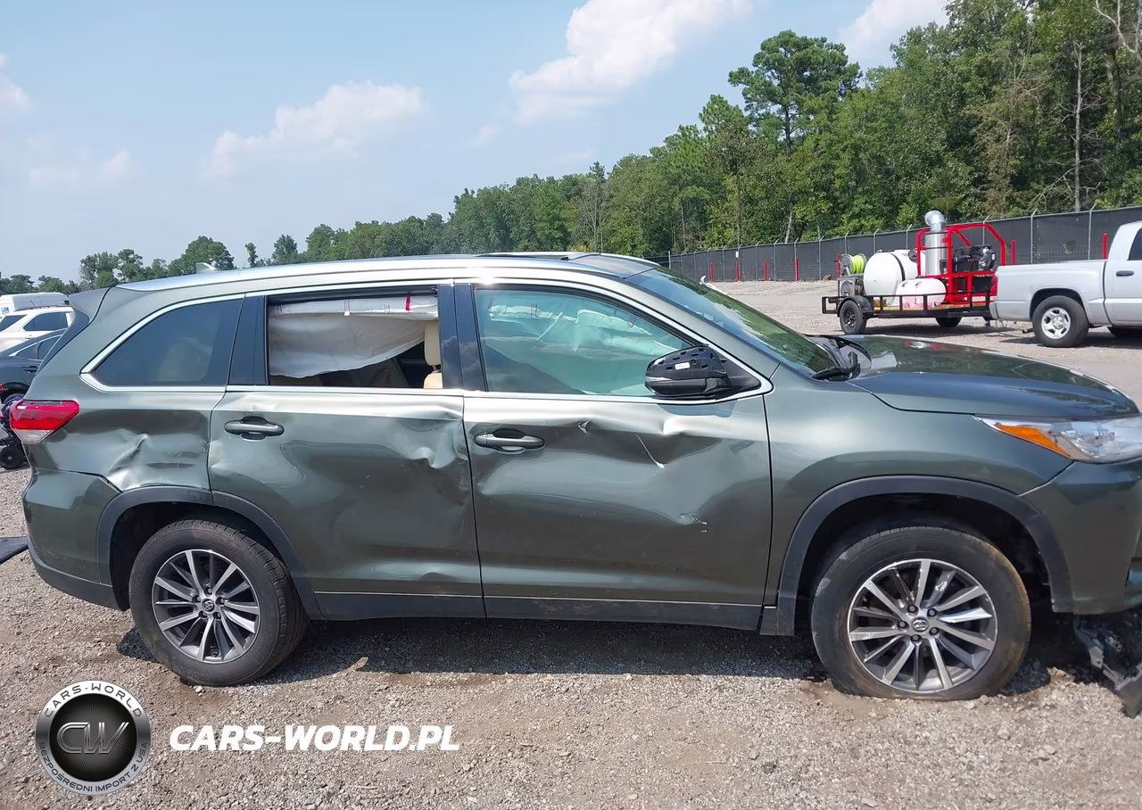 2019 Toyota Highlander Xle VIN:5TDKZRFH3KS361884 - 13