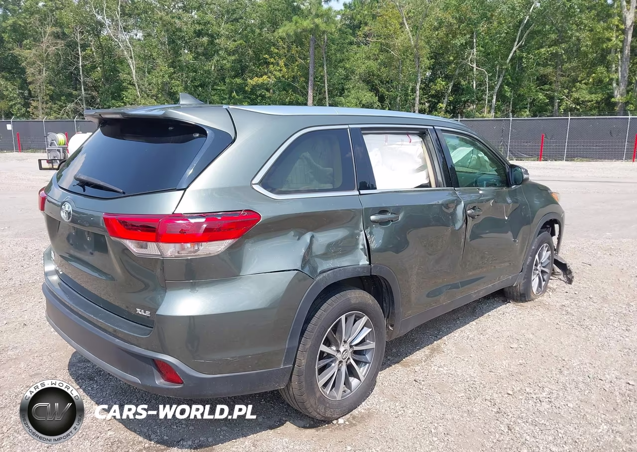 2019 Toyota Highlander Xle VIN:5TDKZRFH3KS361884 - 4