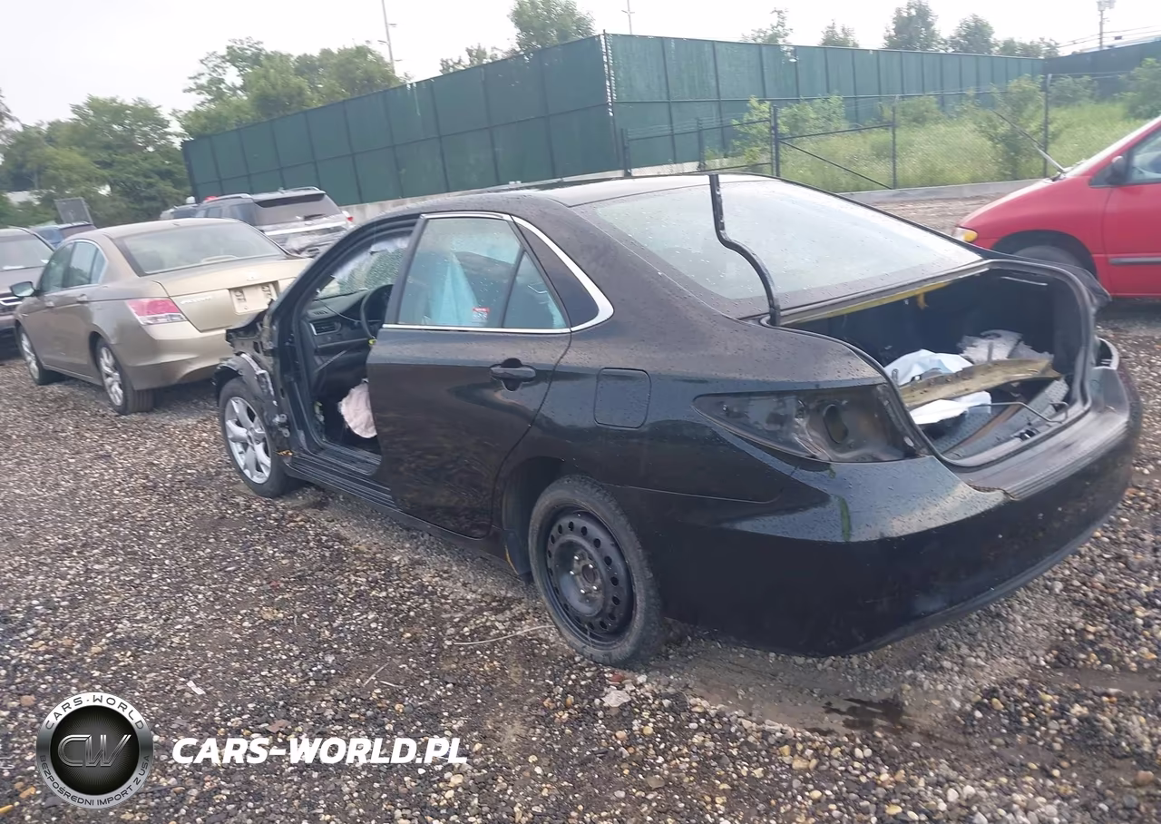 2015 Toyota Camry Hybrid Le VIN:4T1BD1FK8FU162824 - 3