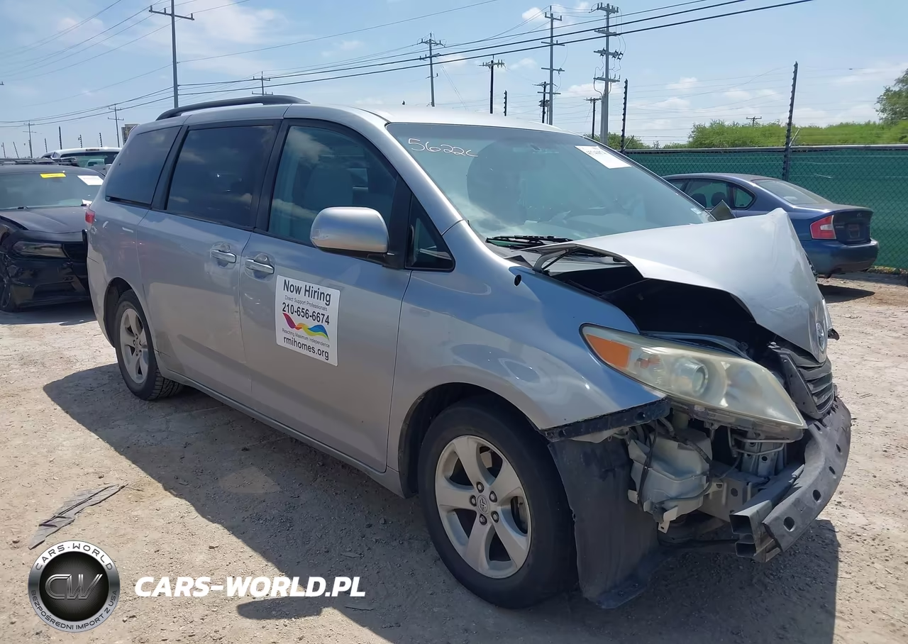 2011 Toyota Sienna Le V6 – zdjęcie 1 z 16