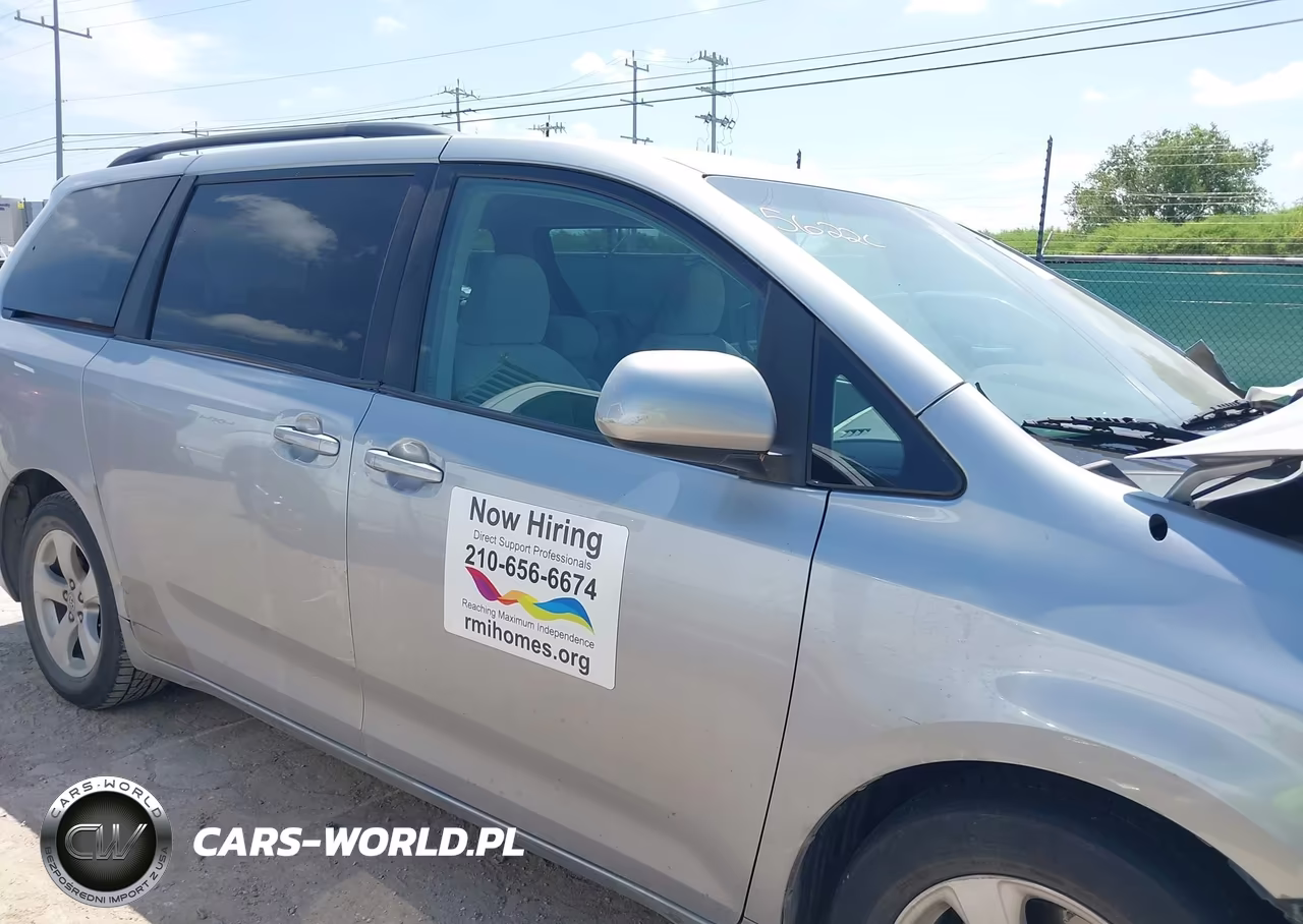 2011 Toyota Sienna Le V6 VIN:5TDKK3DC8BS140063 - 13