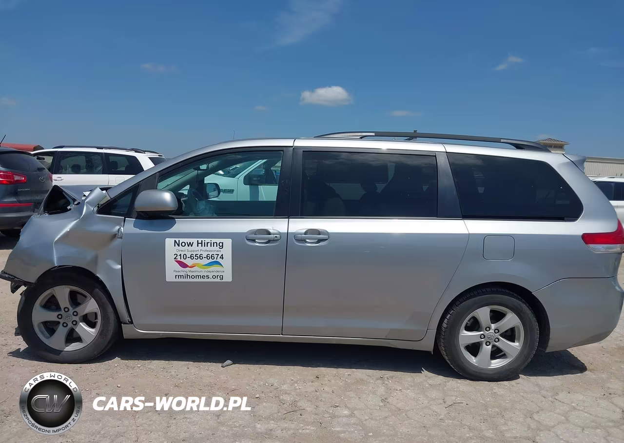2011 Toyota Sienna Le V6 VIN:5TDKK3DC8BS140063 - 14