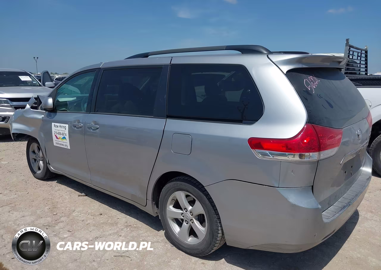 2011 Toyota Sienna Le V6 VIN:5TDKK3DC8BS140063 - 3