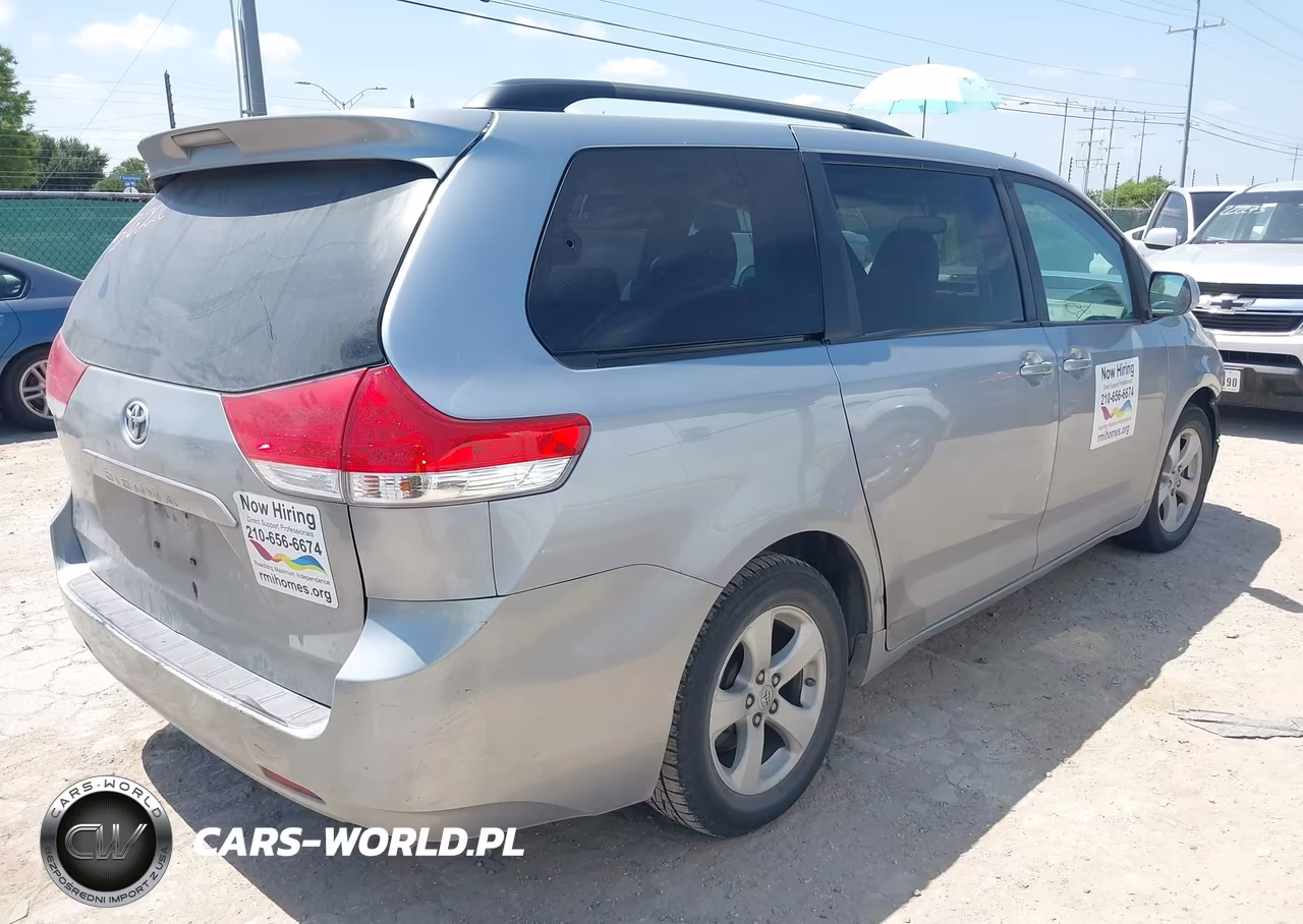 2011 Toyota Sienna Le V6 VIN:5TDKK3DC8BS140063 - 4