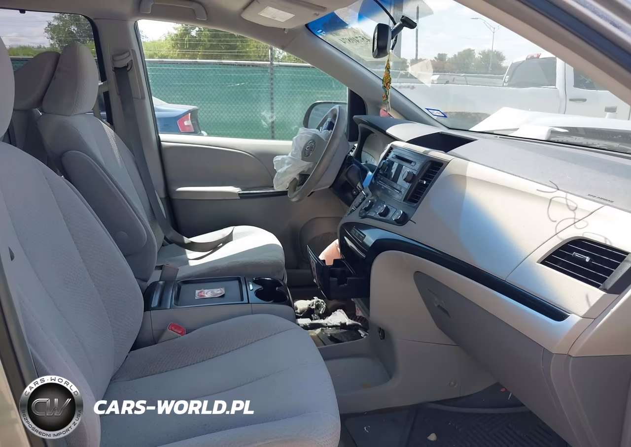 2011 Toyota Sienna Le V6 VIN:5TDKK3DC8BS140063 - 5