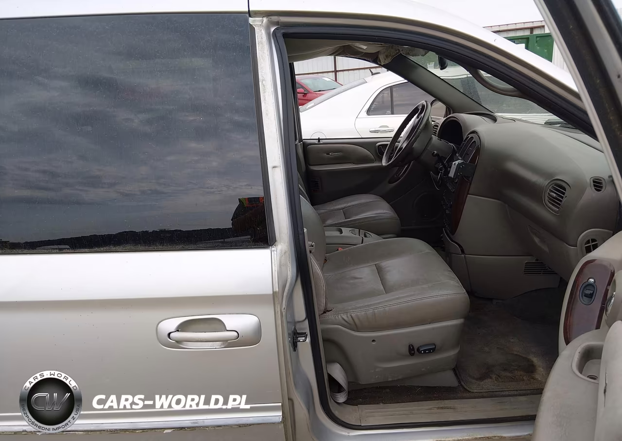 2001 Chrysler Town & Country Limited VIN:2C8GP64L51R240555 - 5