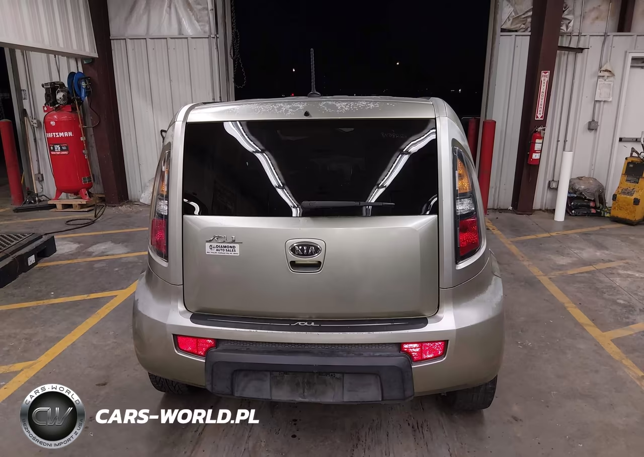2010 Kia Soul + VIN:KNDJT2A2XA7167871 - 17