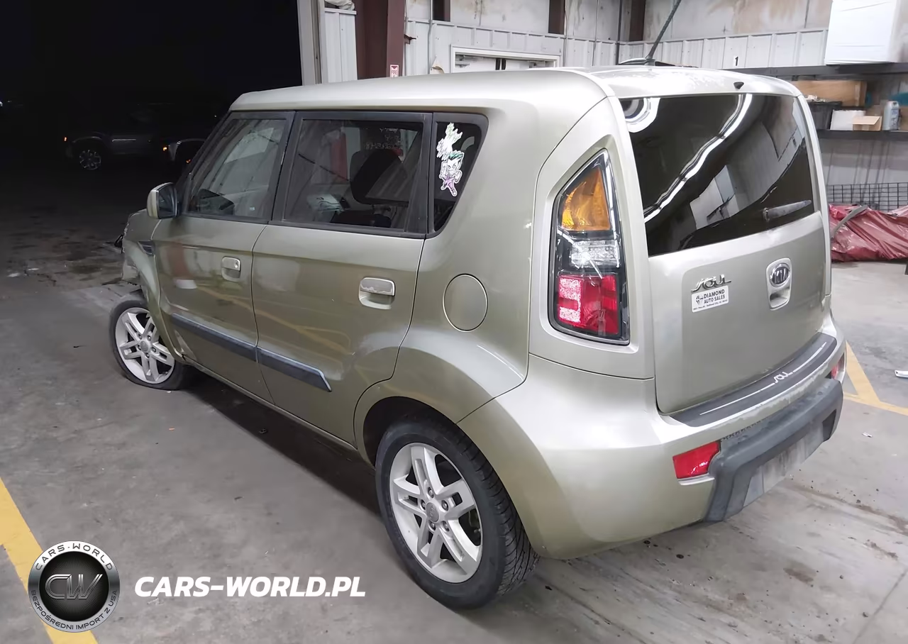 2010 Kia Soul + VIN:KNDJT2A2XA7167871 - 3