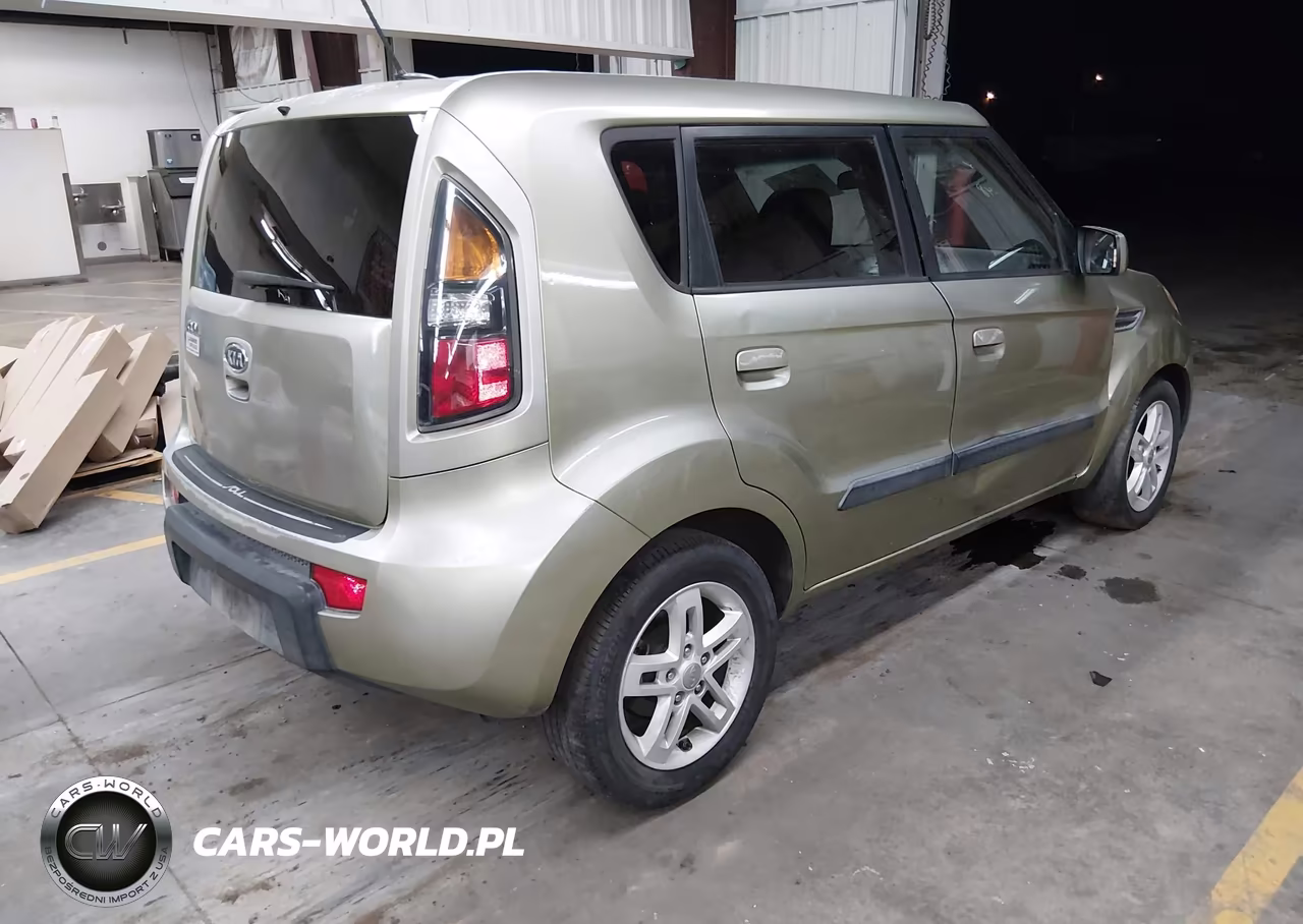 2010 Kia Soul + VIN:KNDJT2A2XA7167871 - 4