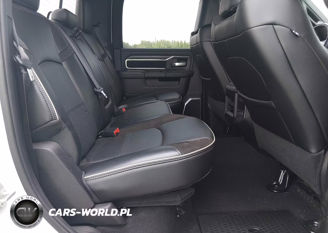 2024 Ram 3500 Laramie 4X4 6'4 Box VIN:3C63R3EL0RG222190 - 7