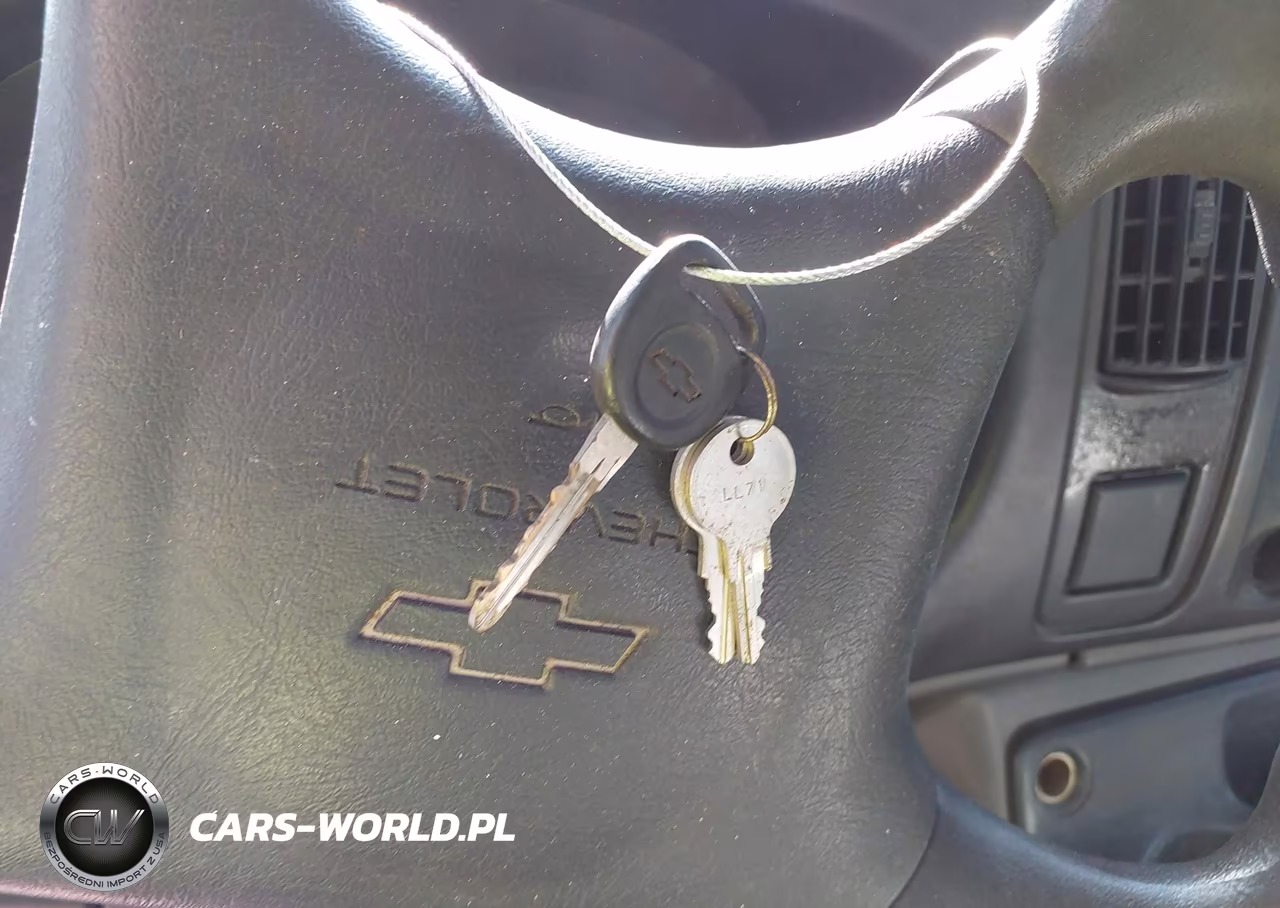 2002 Chevrolet Express Commercial Cutaway C7L VIN:1GBJG31RX21141206 - 10