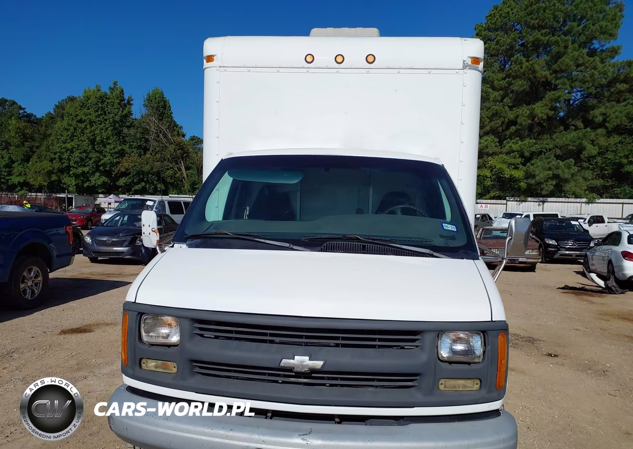 2002 Chevrolet Express Commercial Cutaway C7L VIN:1GBJG31RX21141206 - 11