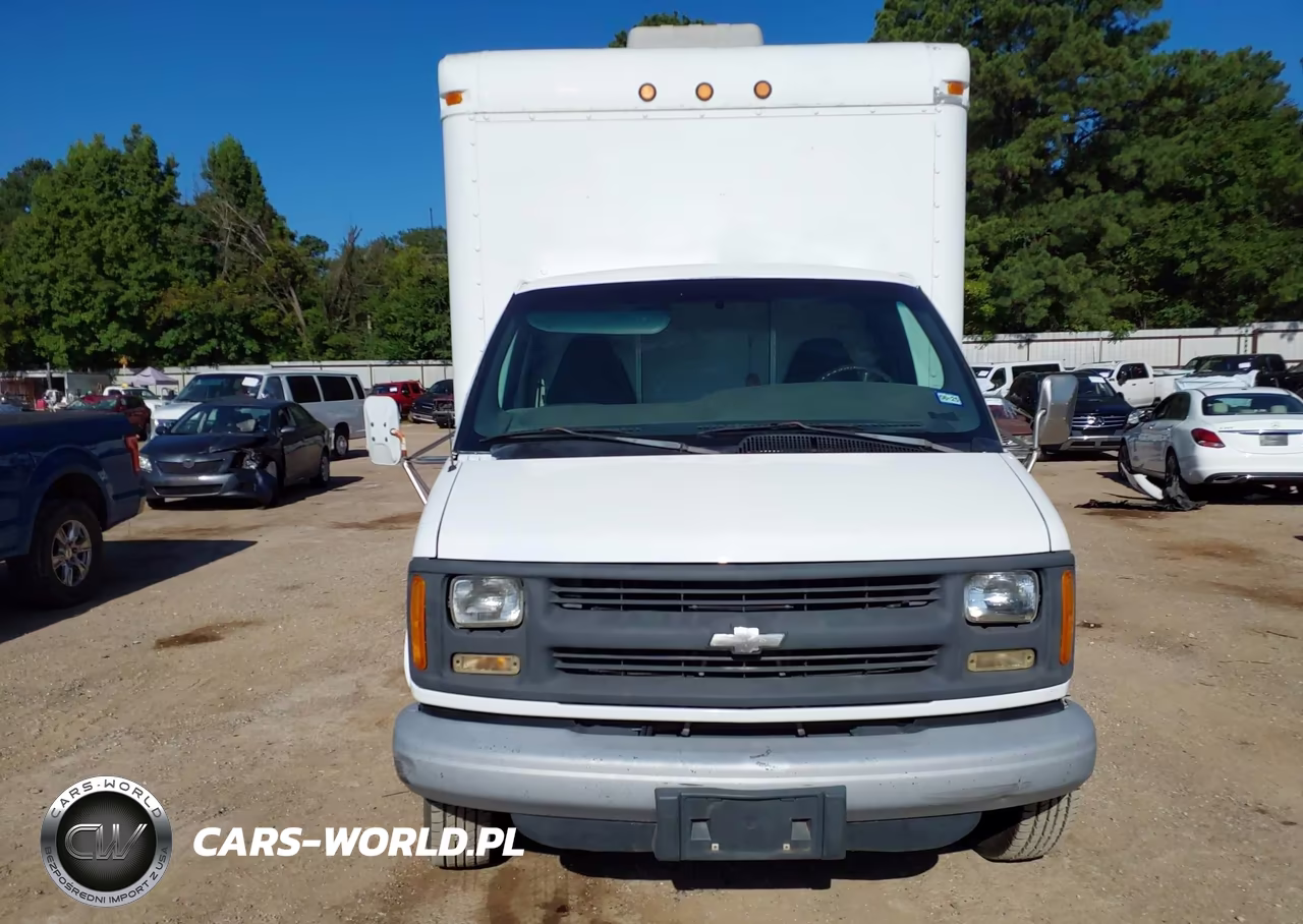 2002 Chevrolet Express Commercial Cutaway C7L VIN:1GBJG31RX21141206 - 12