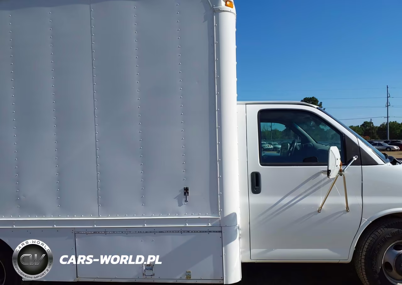2002 Chevrolet Express Commercial Cutaway C7L VIN:1GBJG31RX21141206 - 13