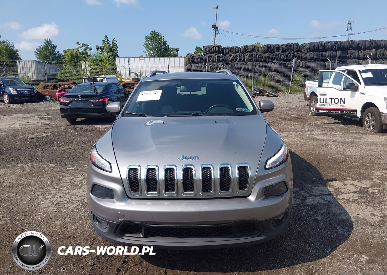 2015 Jeep Cherokee Latitude VIN:1C4PJMCBXFW520146 - 12