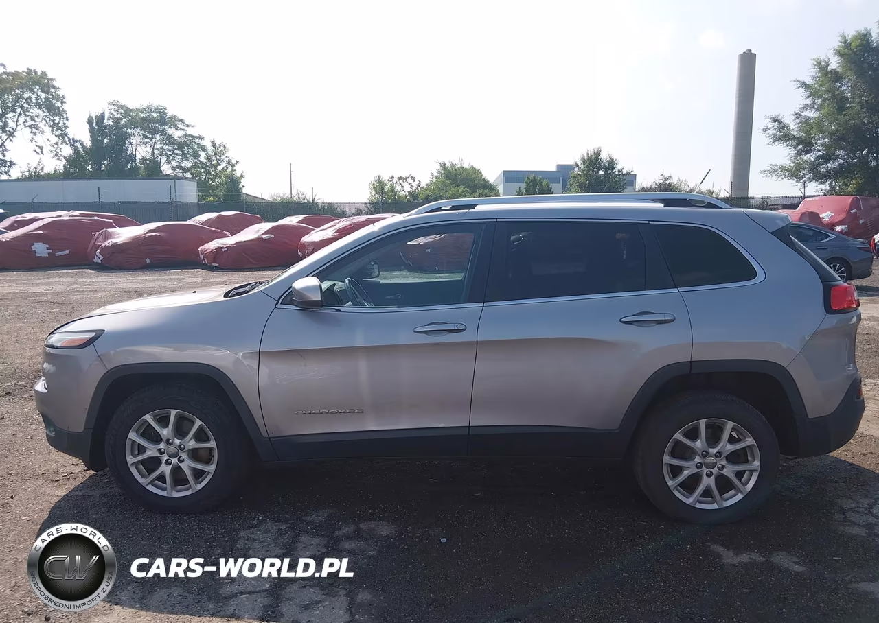 2015 Jeep Cherokee Latitude VIN:1C4PJMCBXFW520146 - 14