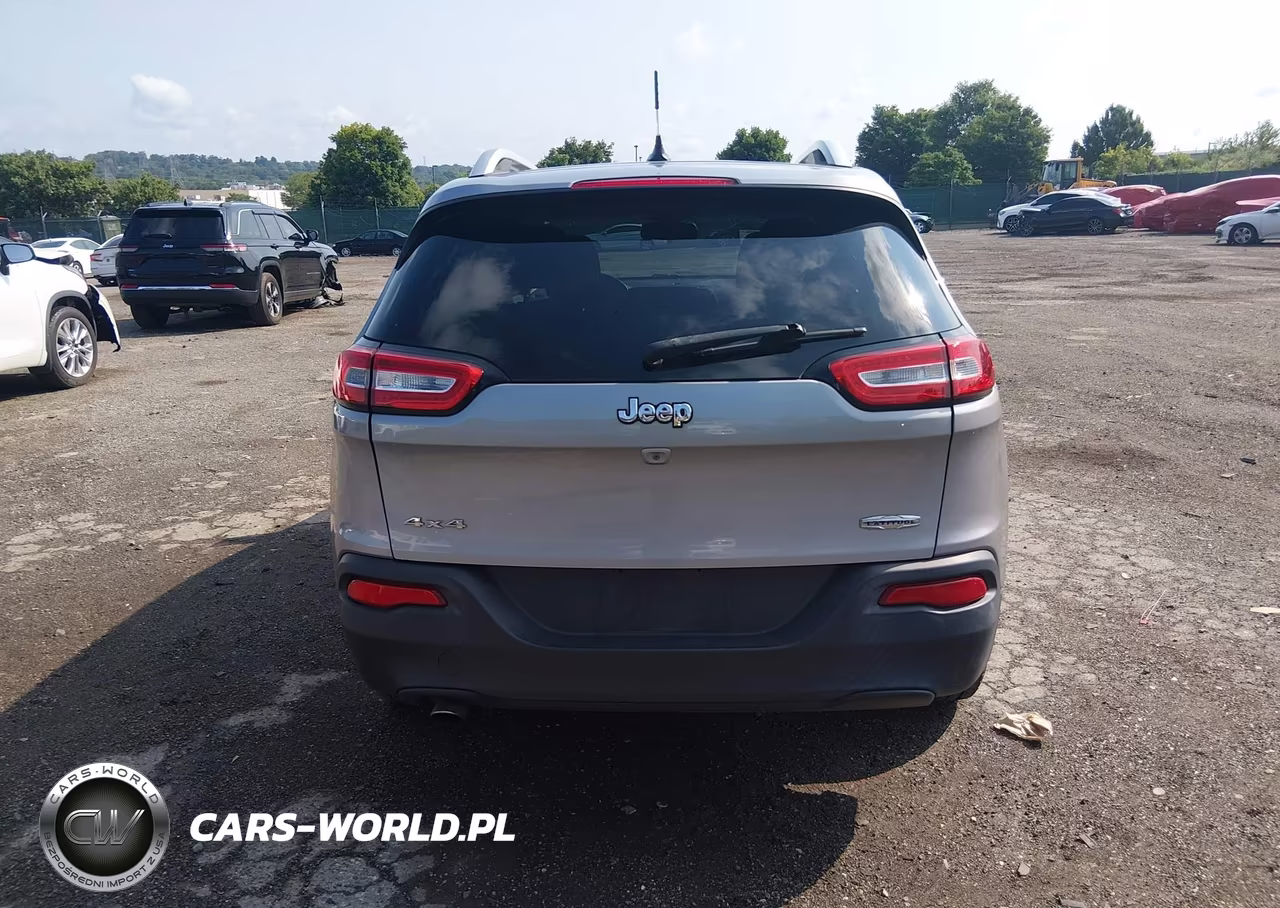 2015 Jeep Cherokee Latitude VIN:1C4PJMCBXFW520146 - 16