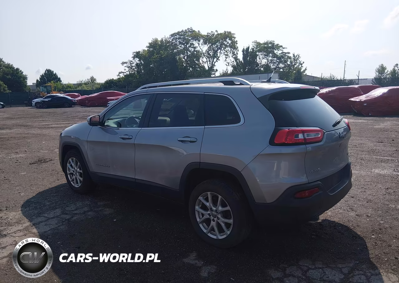 2015 Jeep Cherokee Latitude VIN:1C4PJMCBXFW520146 - 3