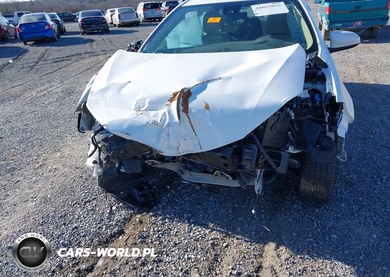 2018 Toyota Corolla Le VIN:5YFBURHE6JP835335 - 6