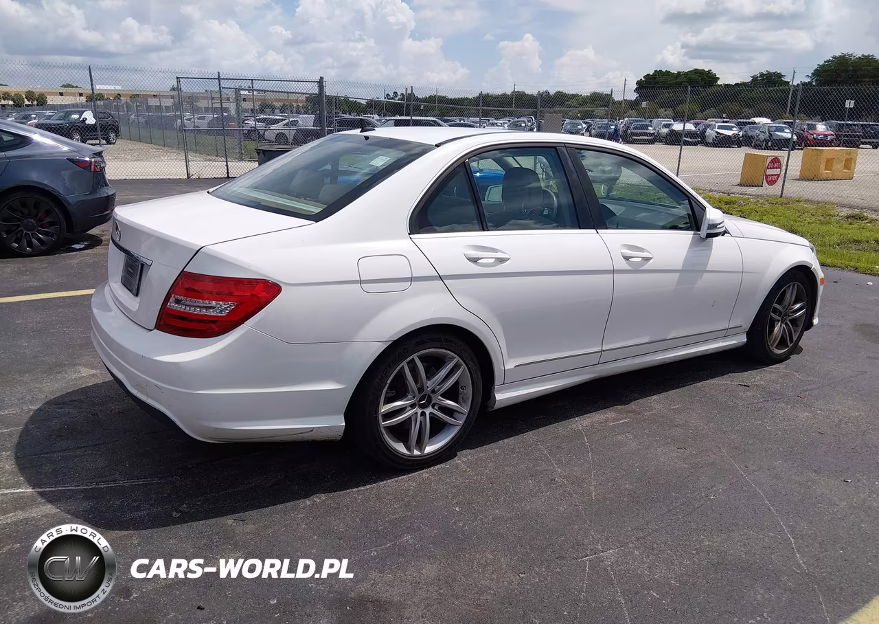 2014 Mercedes-Benz C 250 Sport VIN:WDDGF4HB0EA937271 - 4