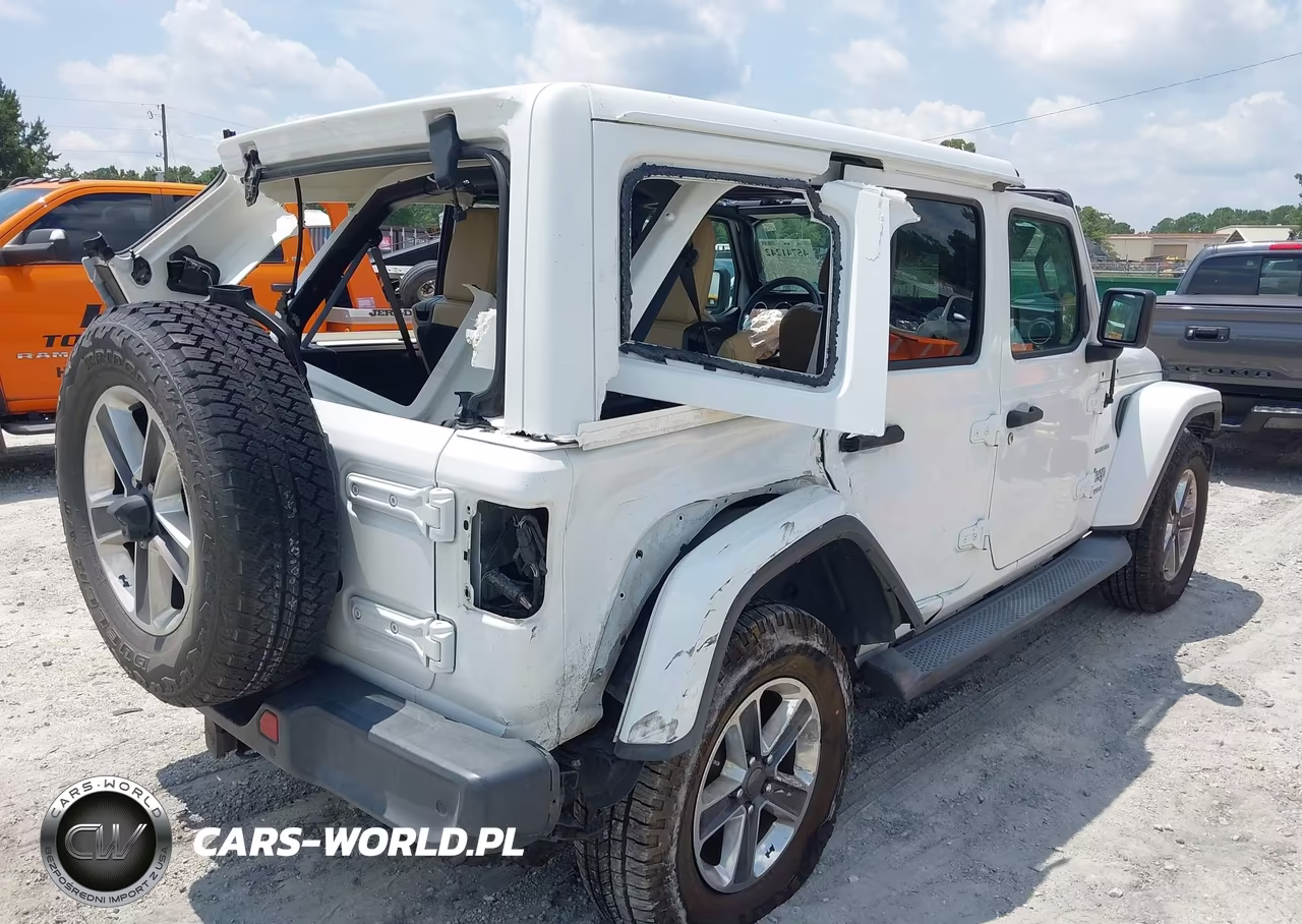 2018 Jeep Wrangler Unlimited Sahara 4X4 VIN:1C4HJXEG4JW132918 - 4