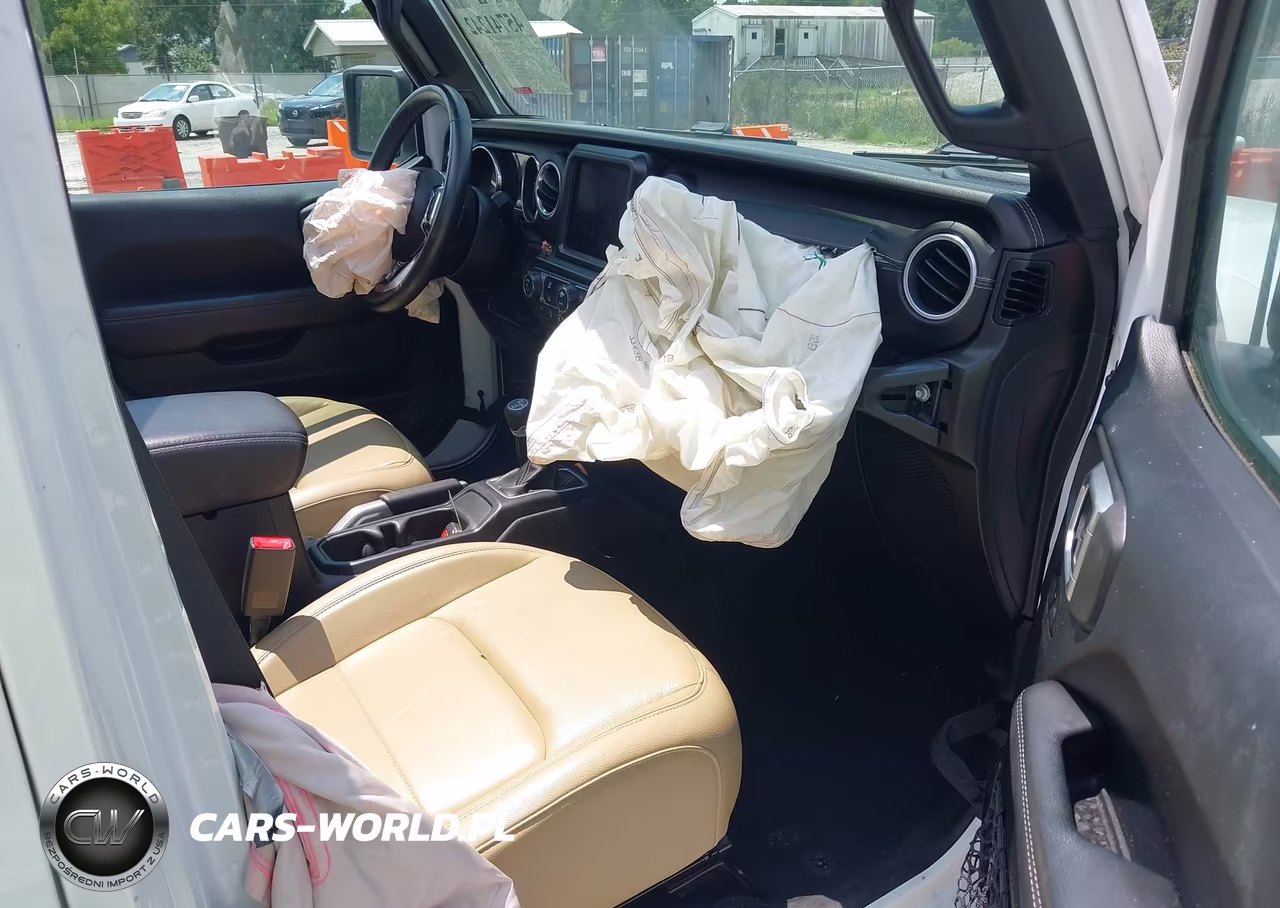2018 Jeep Wrangler Unlimited Sahara 4X4 VIN:1C4HJXEG4JW132918 - 5