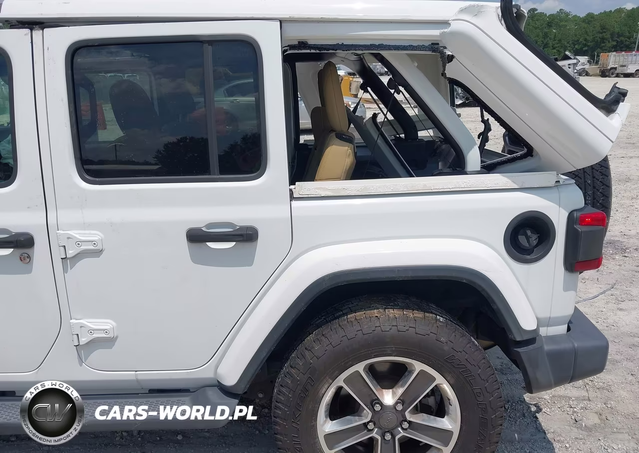 2018 Jeep Wrangler Unlimited Sahara 4X4 VIN:1C4HJXEG4JW132918 - 6