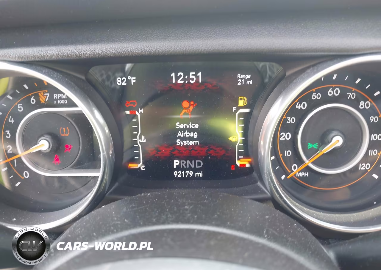 2018 Jeep Wrangler Unlimited Sahara 4X4 VIN:1C4HJXEG4JW132918 - 7