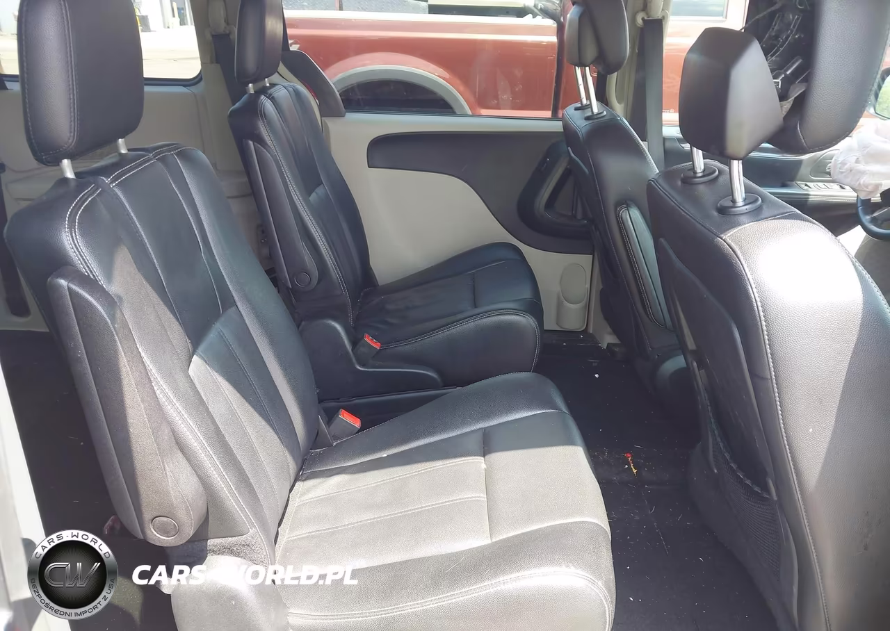 2015 Chrysler Town & Country Touring VIN:2C4RC1BG2FR571048 - 8