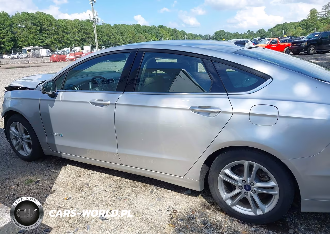 2018 Ford Fusion Hybrid S VIN:3FA6P0UU5JR254622 - 16
