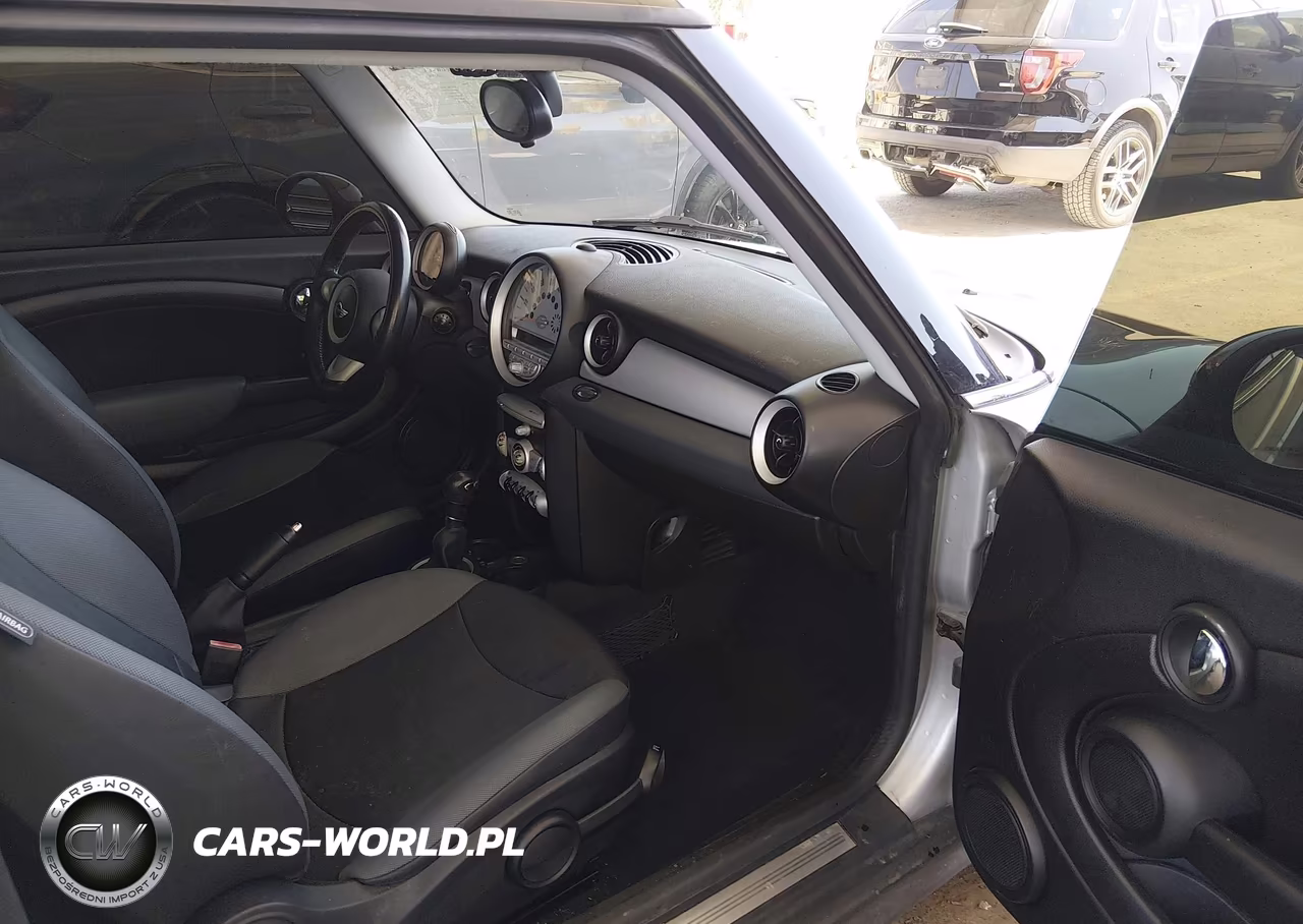 2009 Mini Cooper VIN:WMWMF33569TW78219 - 5