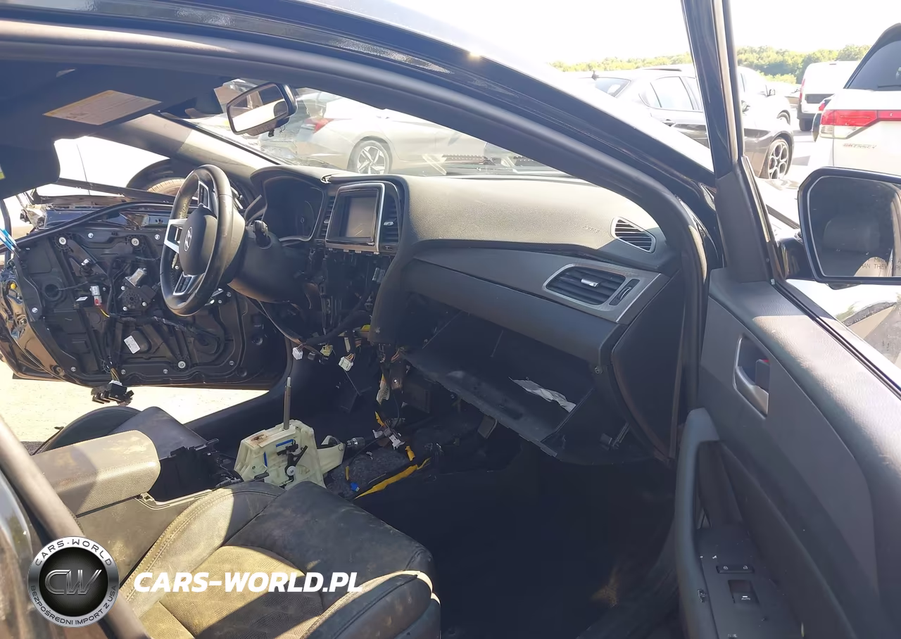 2018 Hyundai Sonata Sport VIN:5NPE34AF5JH609158 - 5