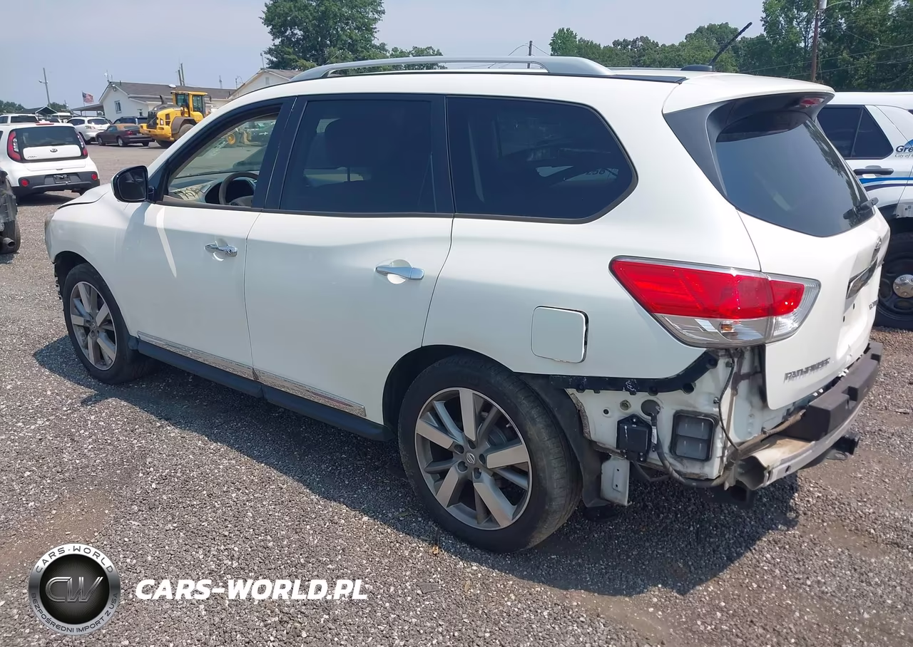 2015 Nissan Pathfinder Platinum VIN:5N1AR2MN2FC644758 - 3