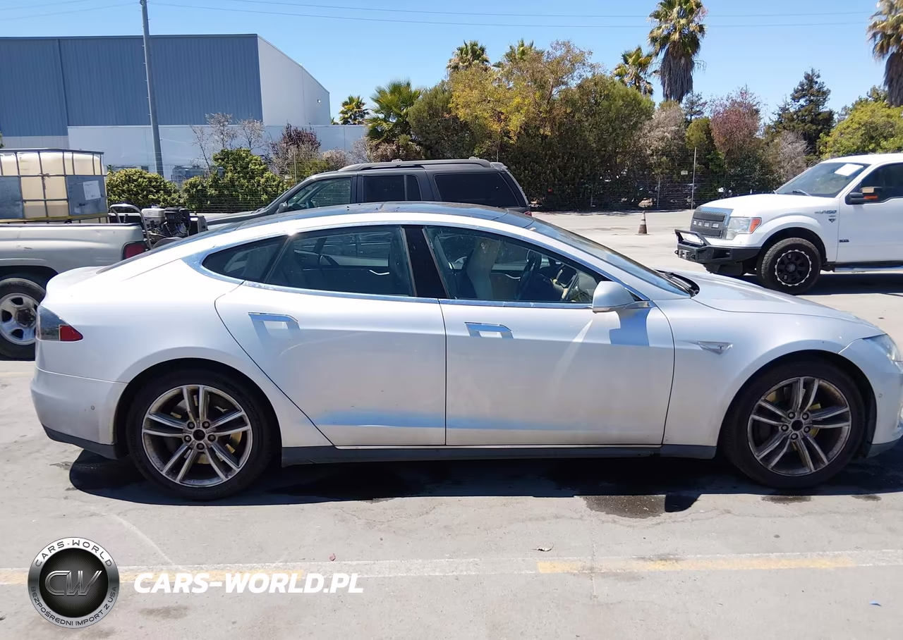2015 Tesla Model S 60-70-85 VIN:5YJSA1H16FF083999 - 12