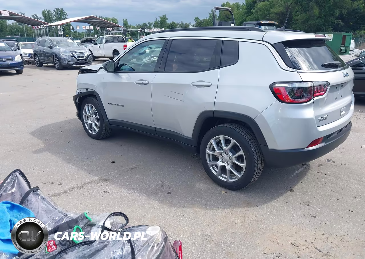 2024 Jeep Compass Latitude Lux Fwd VIN:3C4NJDFN0RT121950 - 3