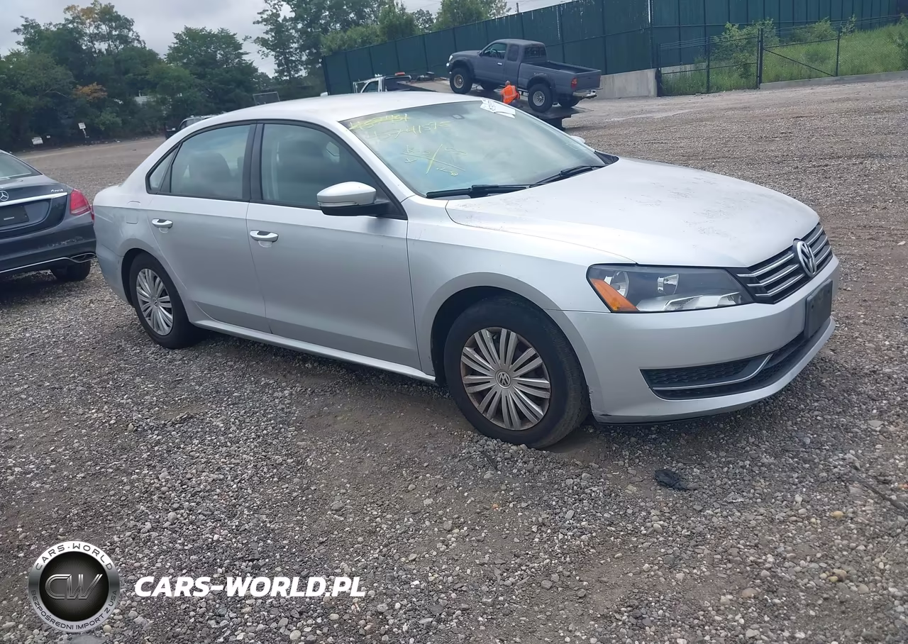 2015 Volkswagen Passat 1.8T S – zdjęcie 1 z 12