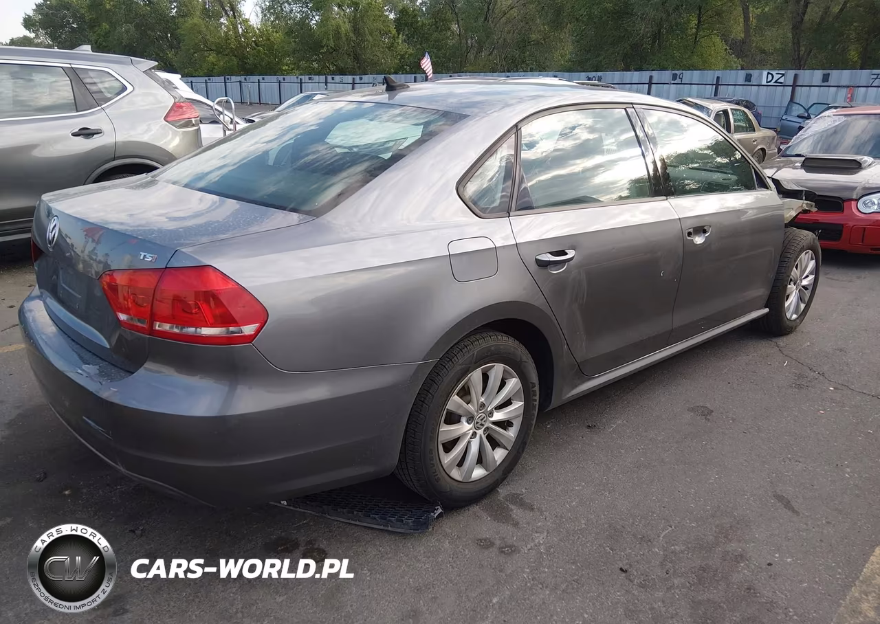 2015 Volkswagen Passat 1.8T Wolfsburg Edition VIN:1VWAT7A32FC018212 - 4