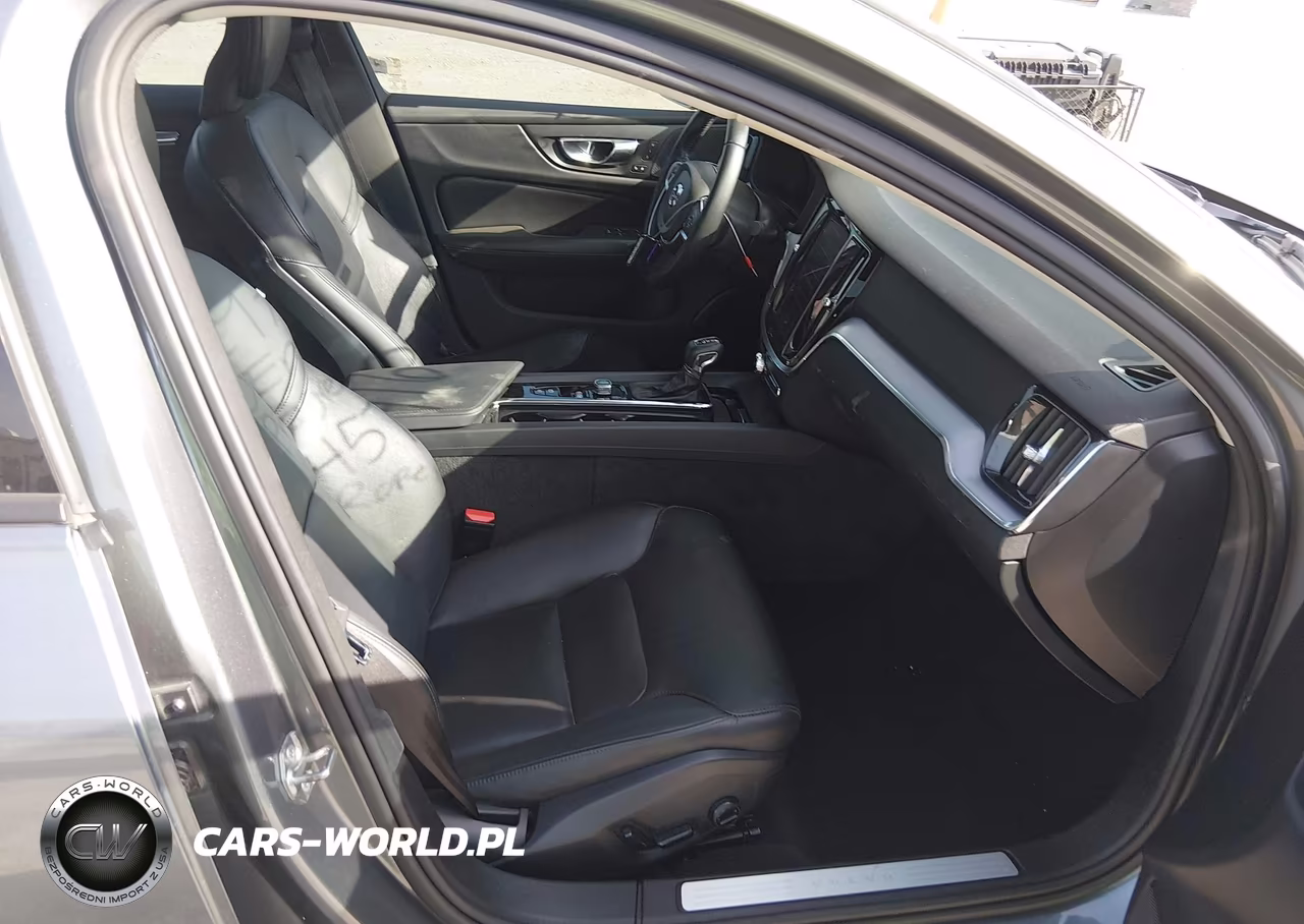 2019 Volvo S60 T6 Momentum VIN:7JRA22TK3KG014767 - 5