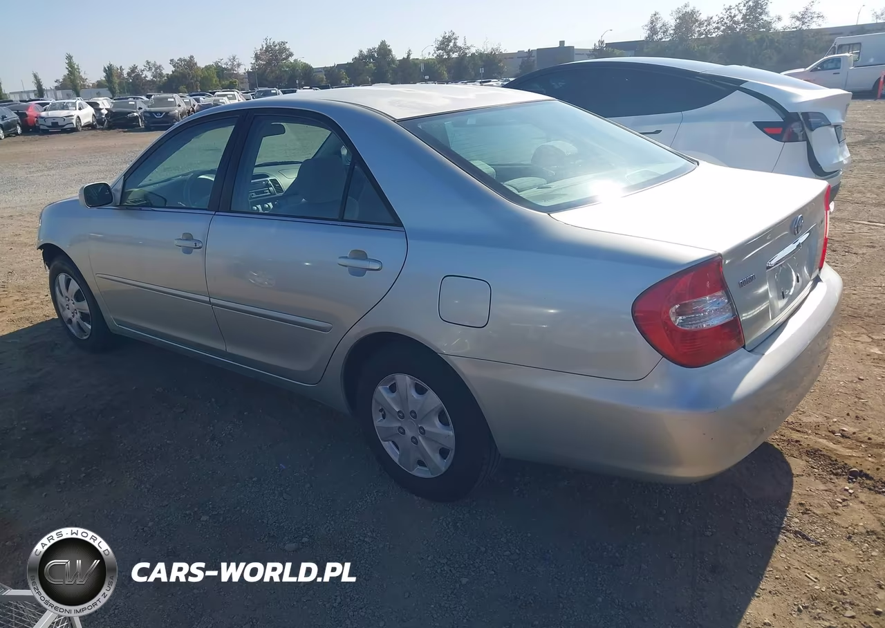 2002 Toyota Camry Le VIN:JTDBE32K120135467 - 3