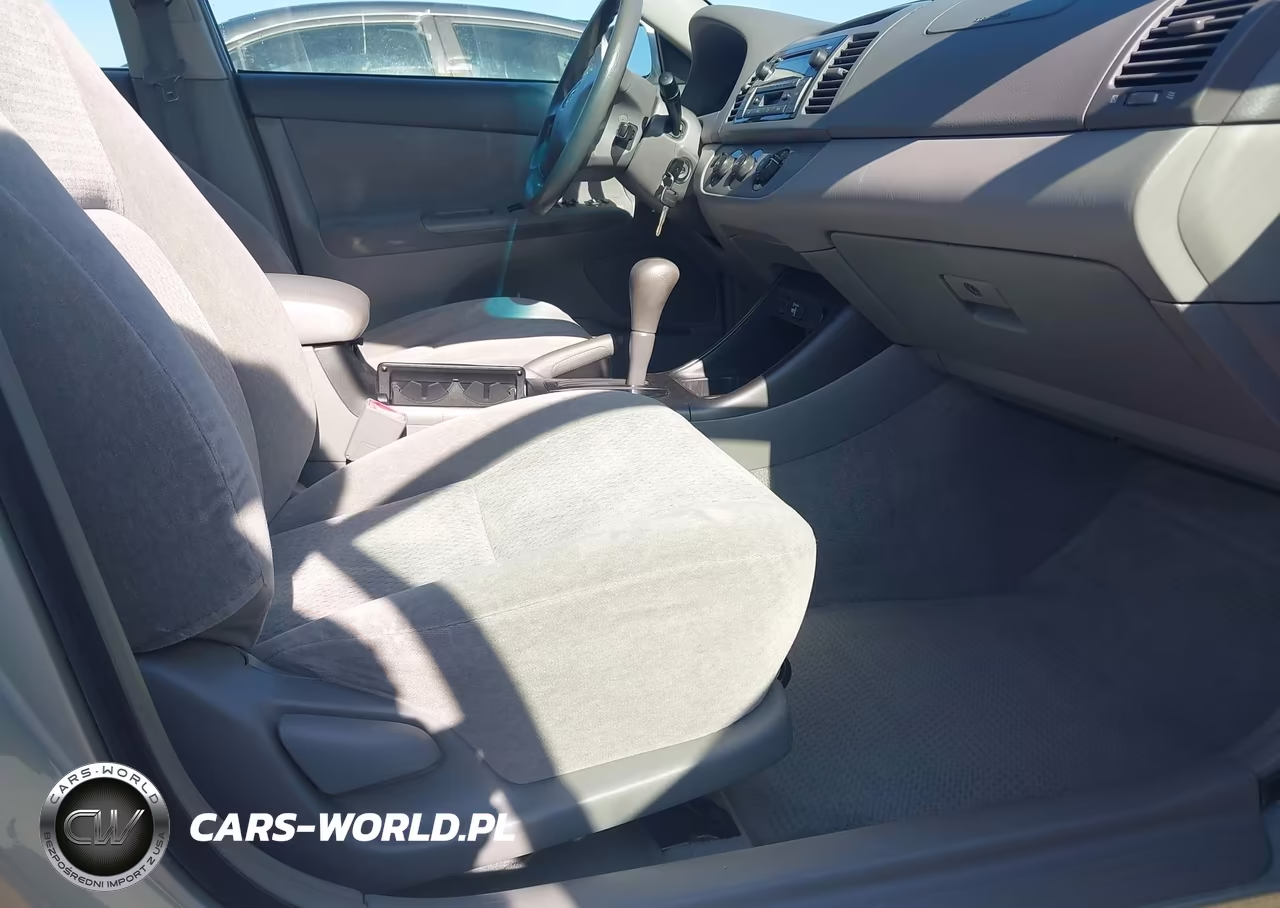 2002 Toyota Camry Le VIN:JTDBE32K120135467 - 5