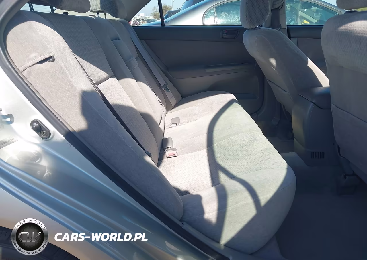 2002 Toyota Camry Le VIN:JTDBE32K120135467 - 8