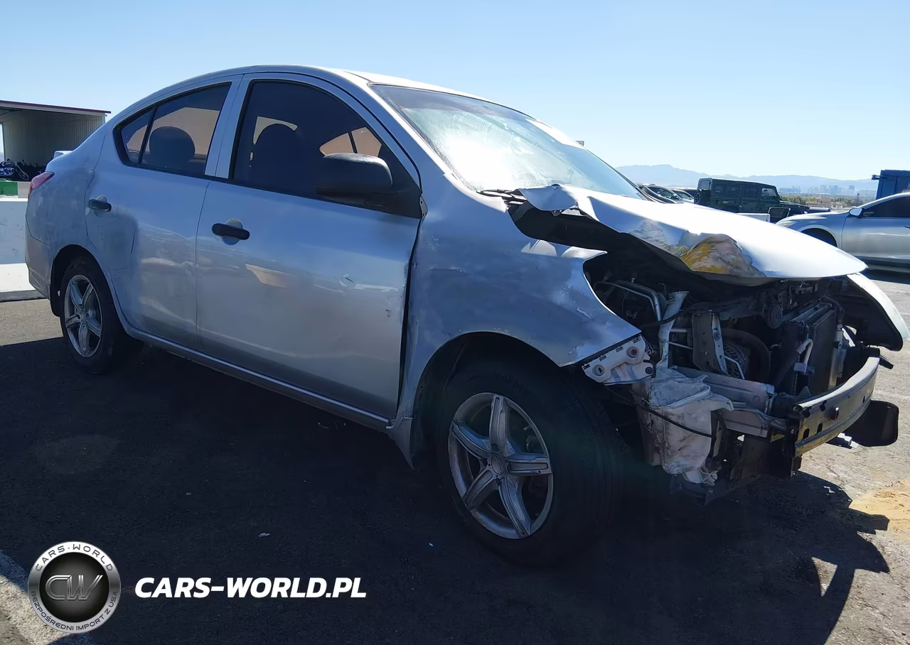 2015 Nissan Versa 1.6 S+