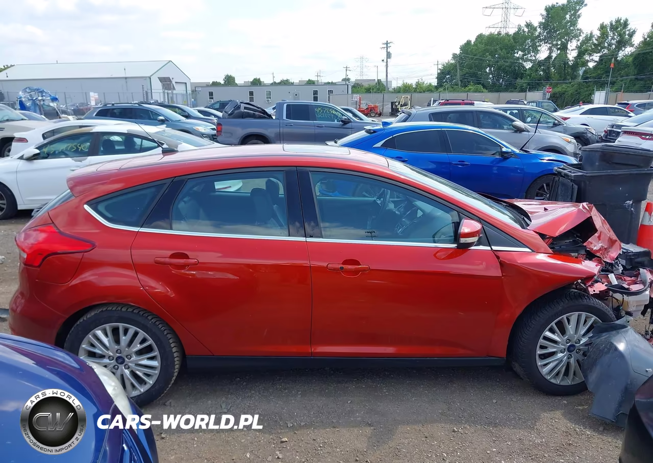 2018 Ford Focus Titanium VIN:1FADP3N28JL303221 - 13
