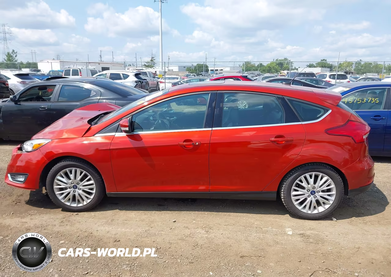 2018 Ford Focus Titanium VIN:1FADP3N28JL303221 - 14