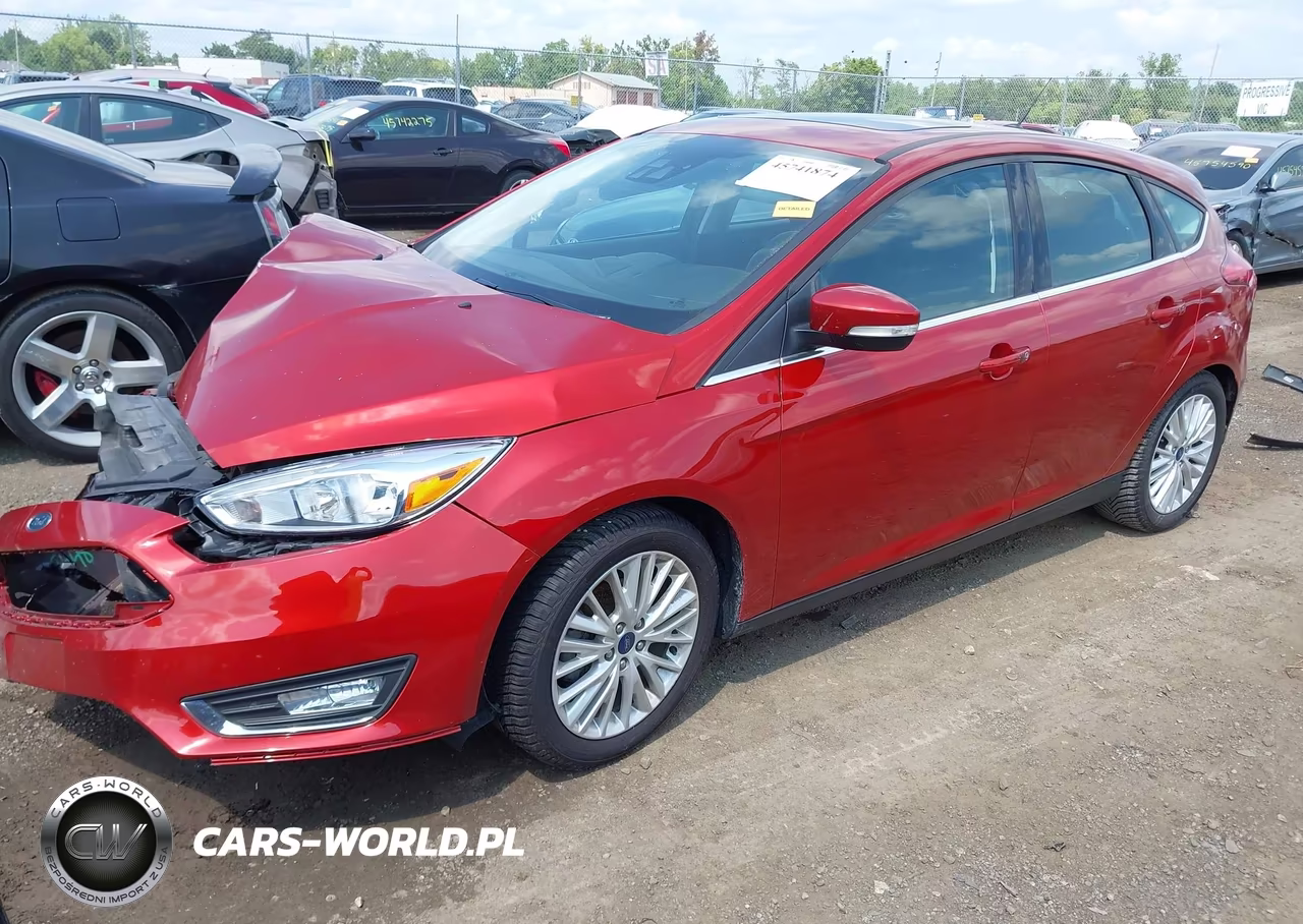 2018 Ford Focus Titanium VIN:1FADP3N28JL303221 - 2